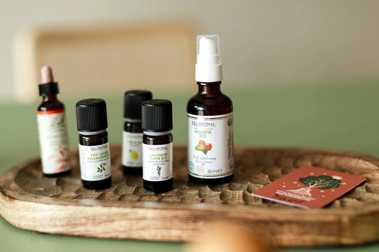 Huiles essentielles et fleurs de Bach, outils de la naturopathe